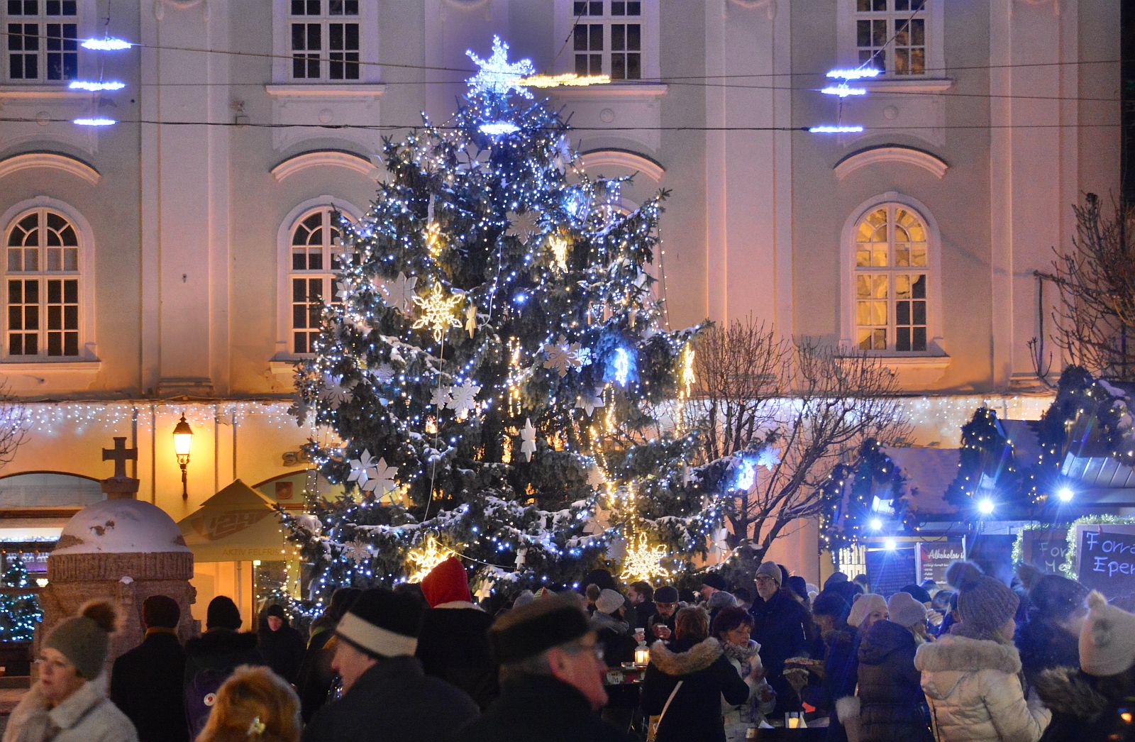 Öröm és varázslat a mesebeli adventi Belvárosban